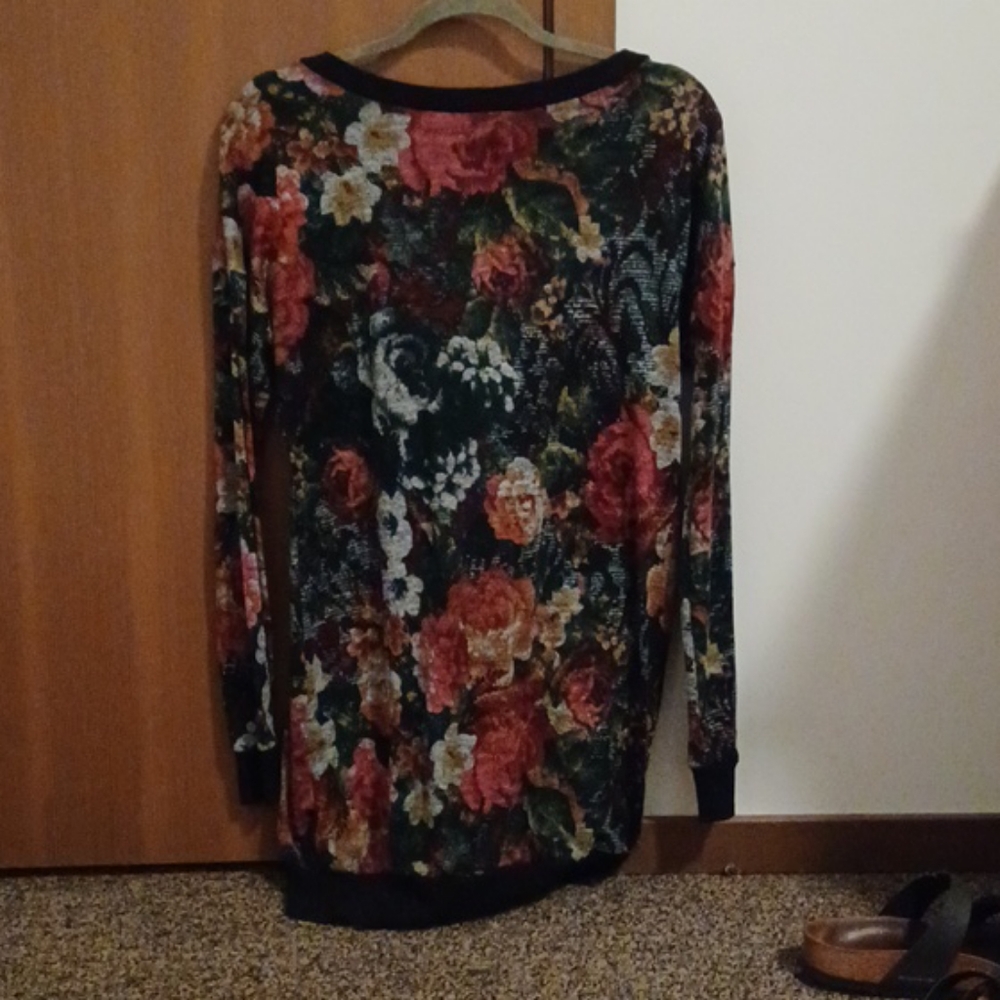 Sweater - Picture 4 of 8
